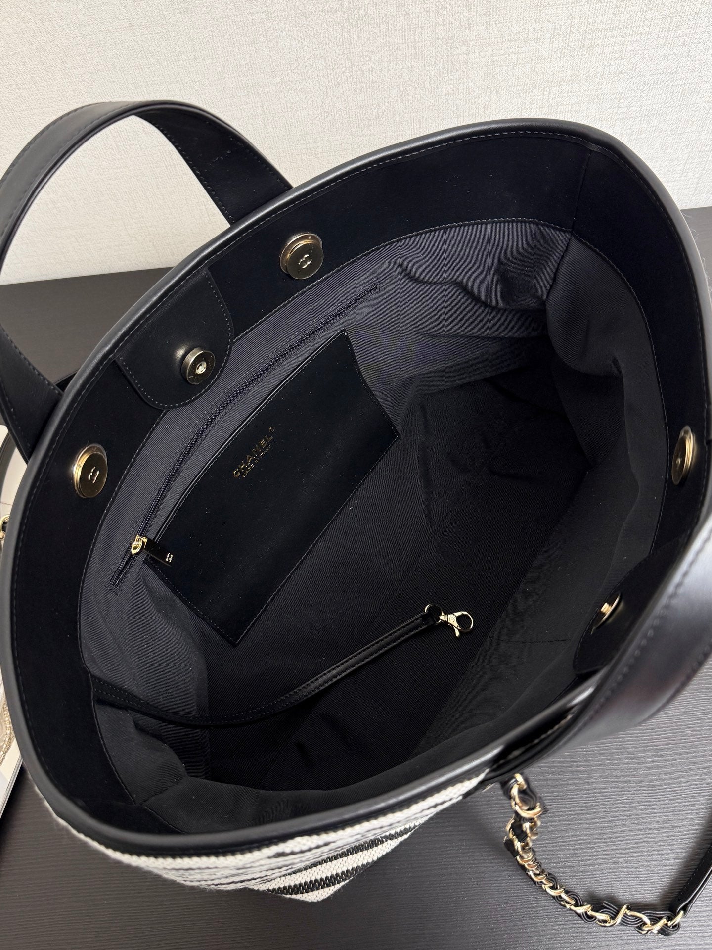 CC 26 Striped Woven Beach Bag 46 Black in Cowhide