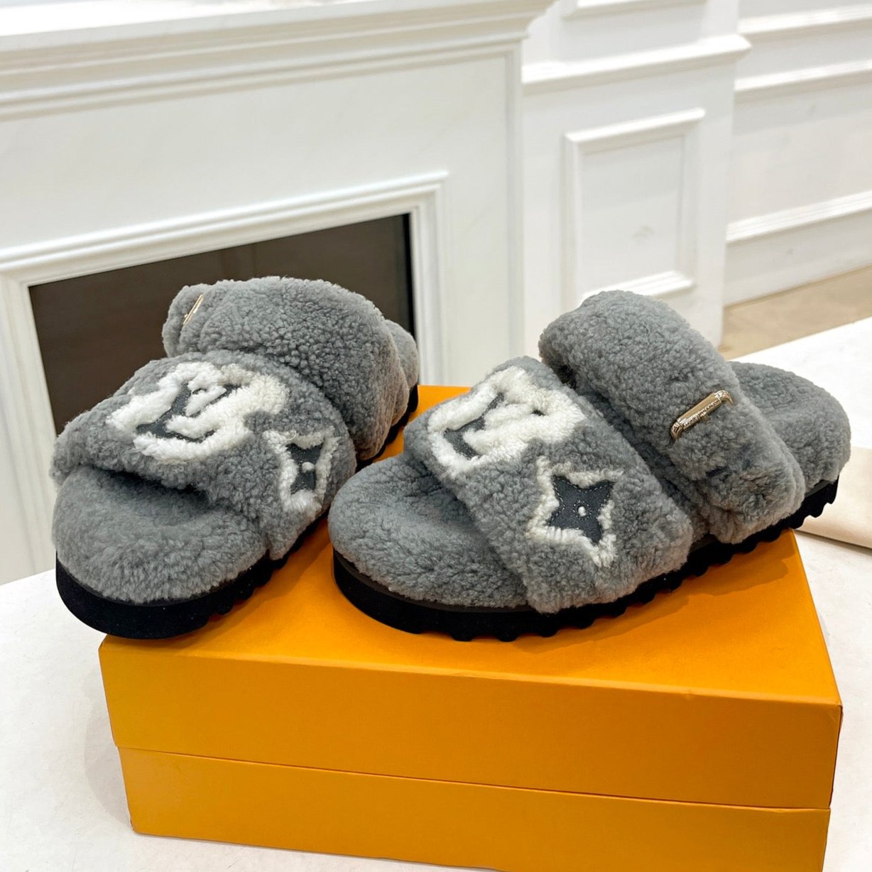 DAD SANDAL MULE IN SHADOW GRAY MIX WHITE FLEECE
