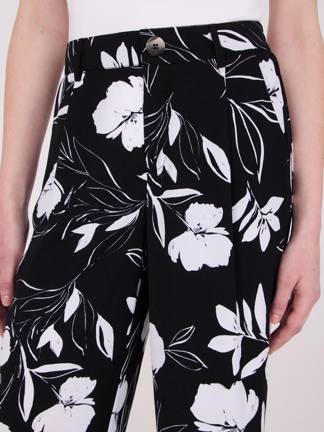 Printed Wide-Leg Mid-Rise Pants