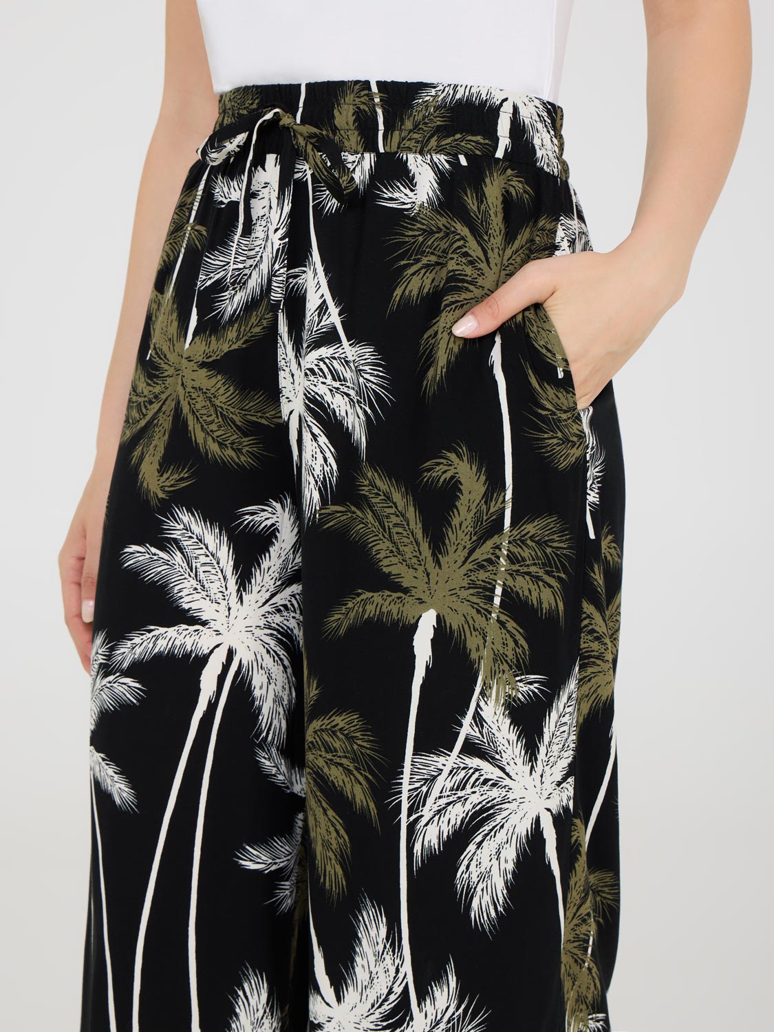 Tropical Print Wide-Leg Gaucho Pants