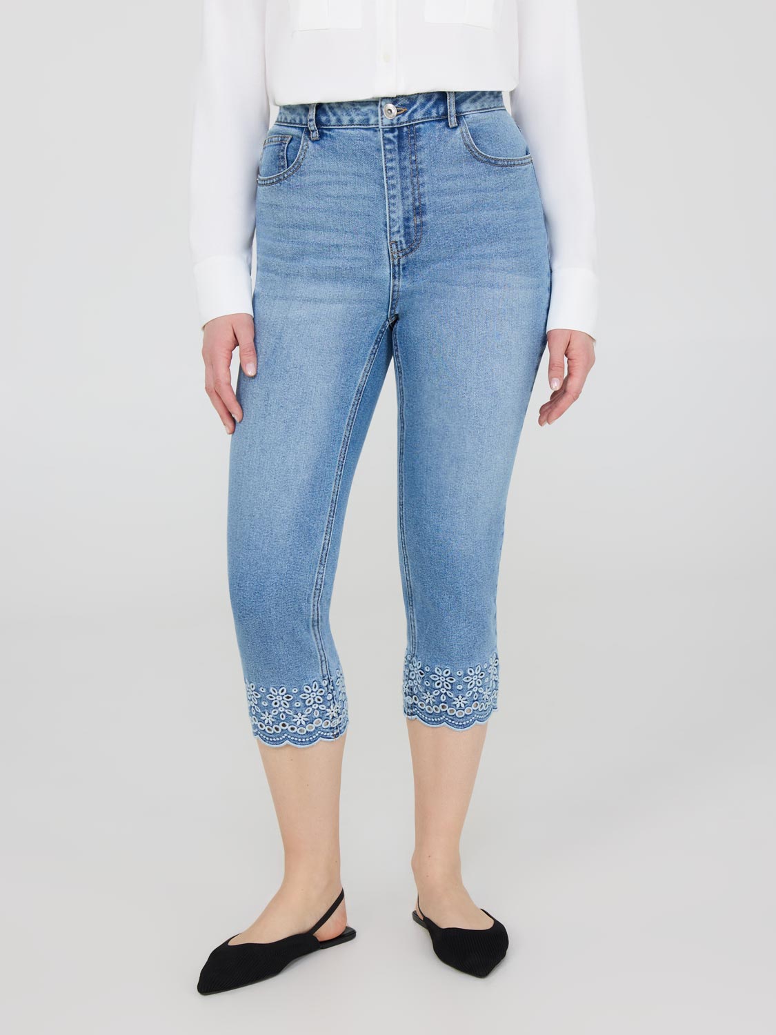 Denim Capri Pants With Embroidered Hem