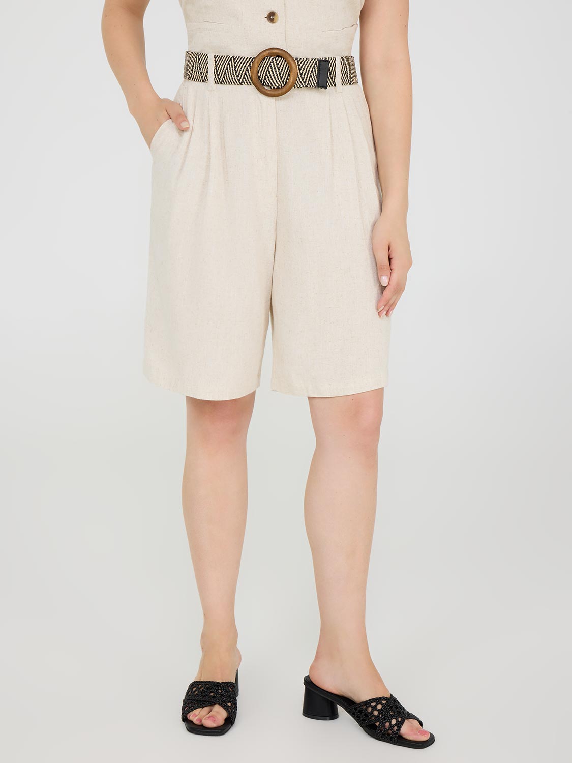 Pleated Linen Bermuda Short