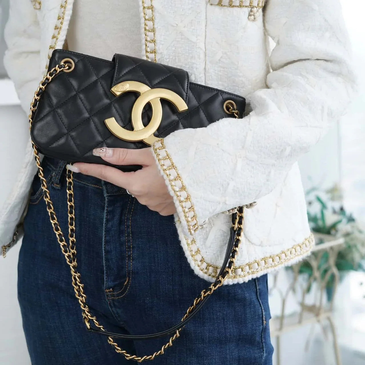 ____________ ______ Vintage Logo Quilted Lambskin Shoulder Bag 11.5x24x4.5cm