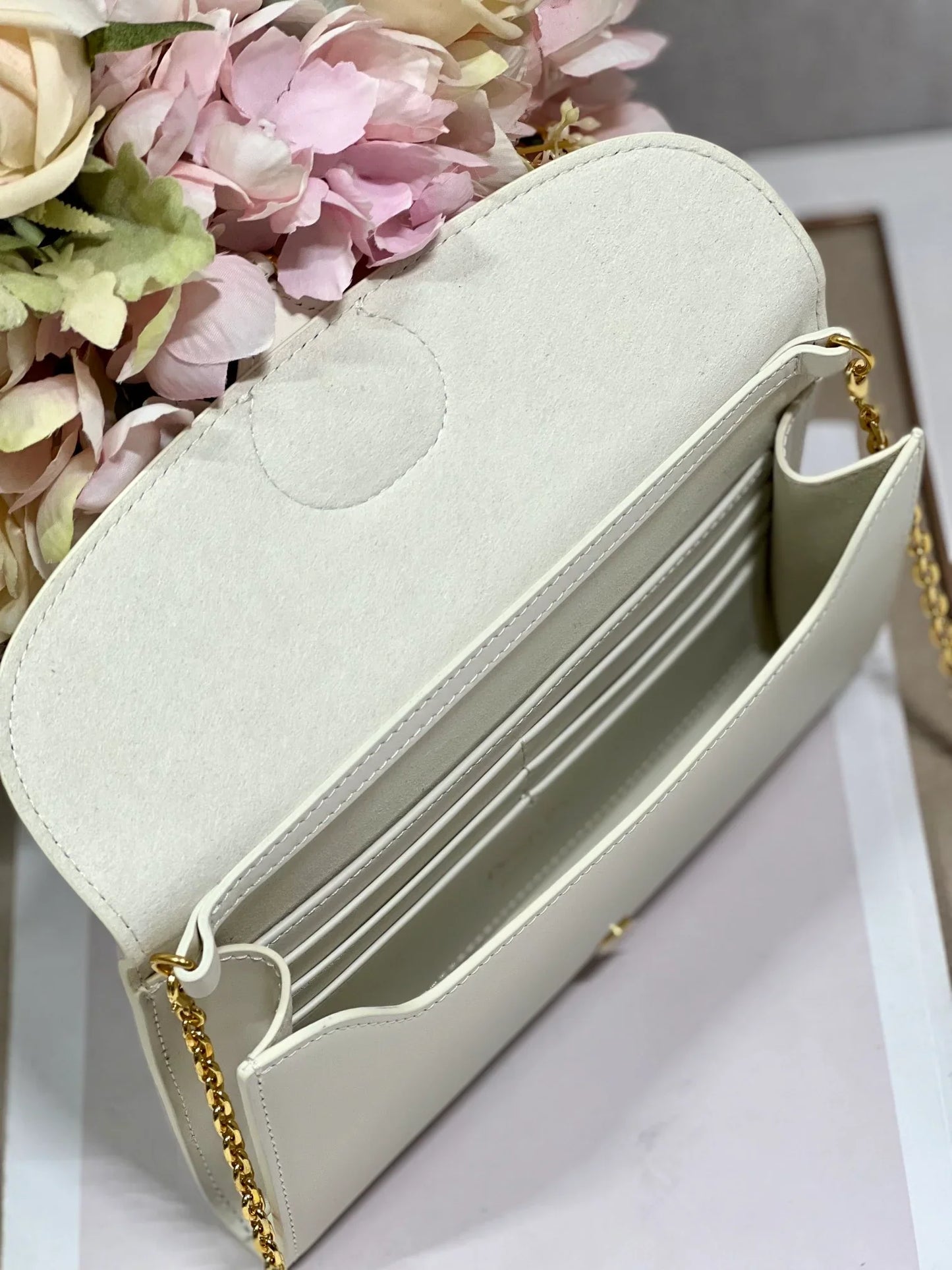 Dior Bobby Wallet on Chain East West White - 21.5_12_4cm