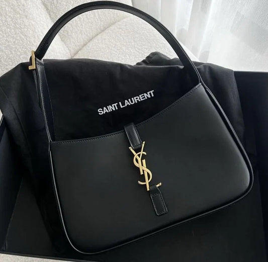 Saint Laurent Le 5 _ 7 Hobo Bag In Patent Leather - Black - Women