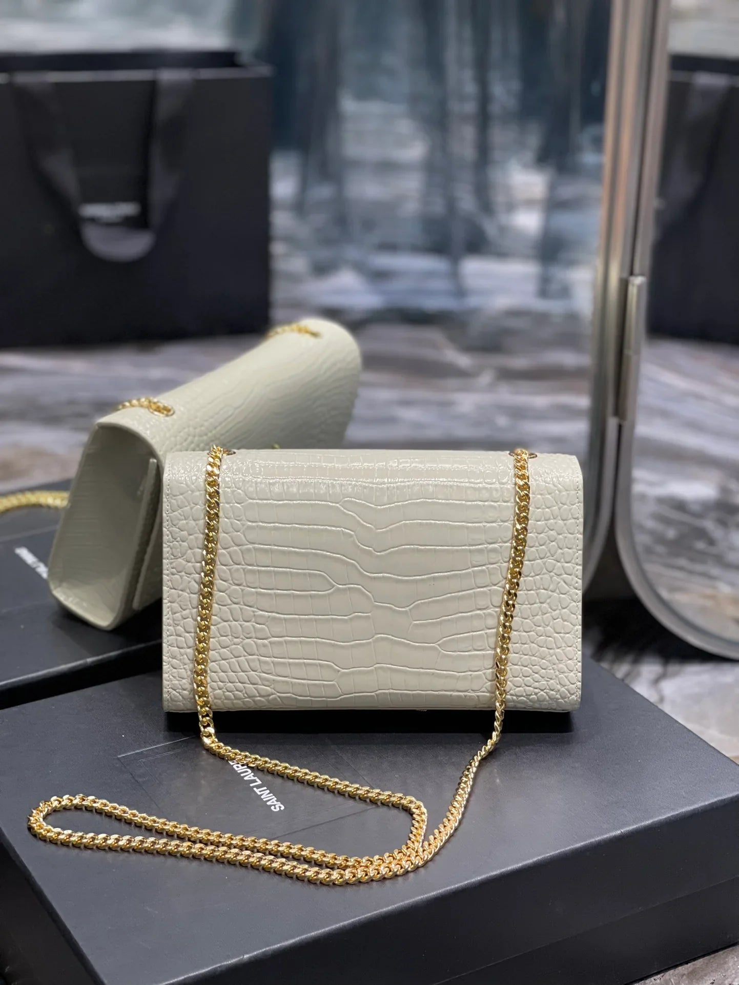 YSL KATE 24cm