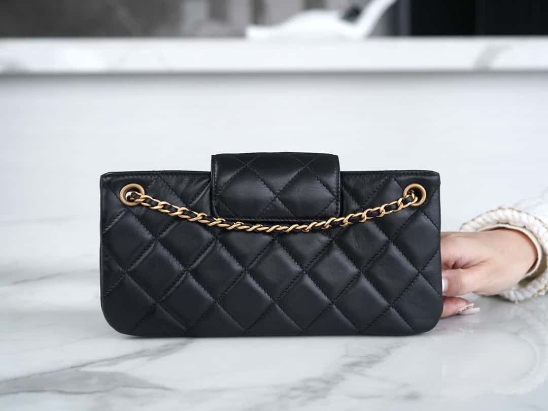 ____________ ______ Vintage Logo Quilted Lambskin Shoulder Bag 11.5x24x4.5cm
