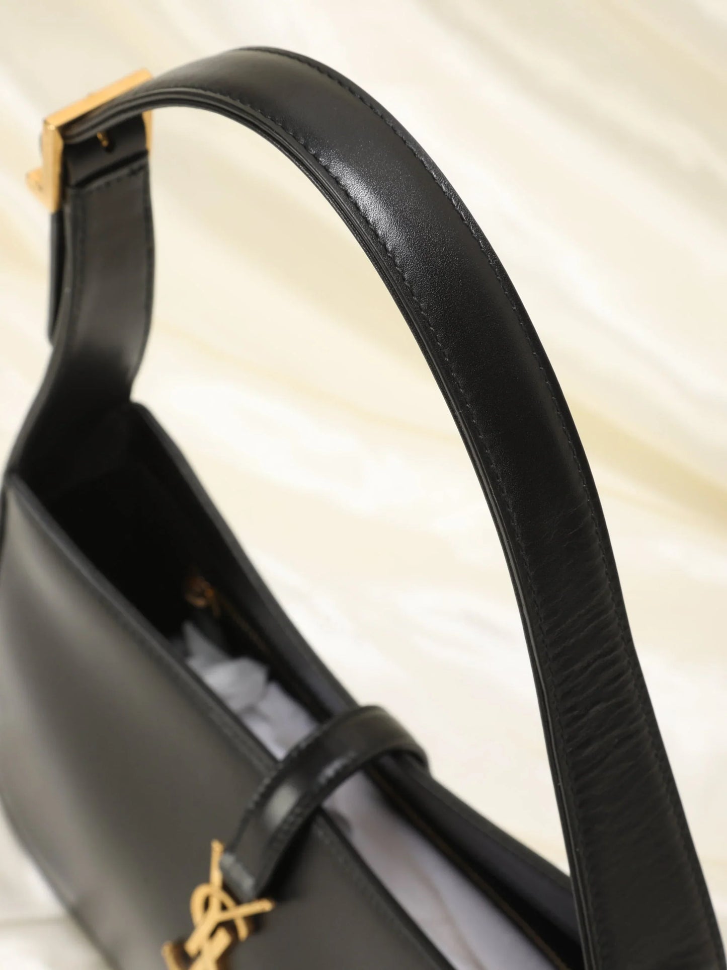 Saint Laurent Le 5 _ 7 Hobo Bag In Patent Leather - Black - Women