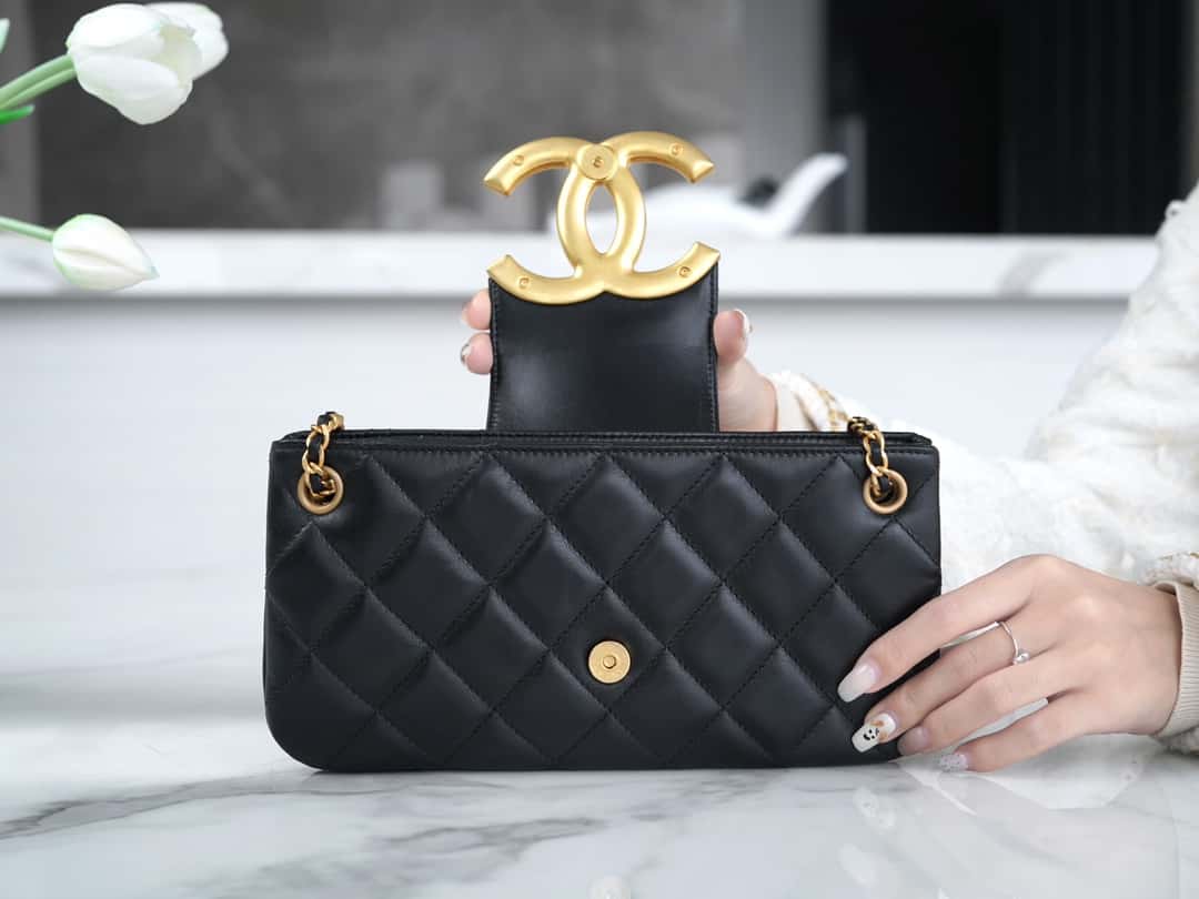 ____________ ______ Vintage Logo Quilted Lambskin Shoulder Bag 11.5x24x4.5cm