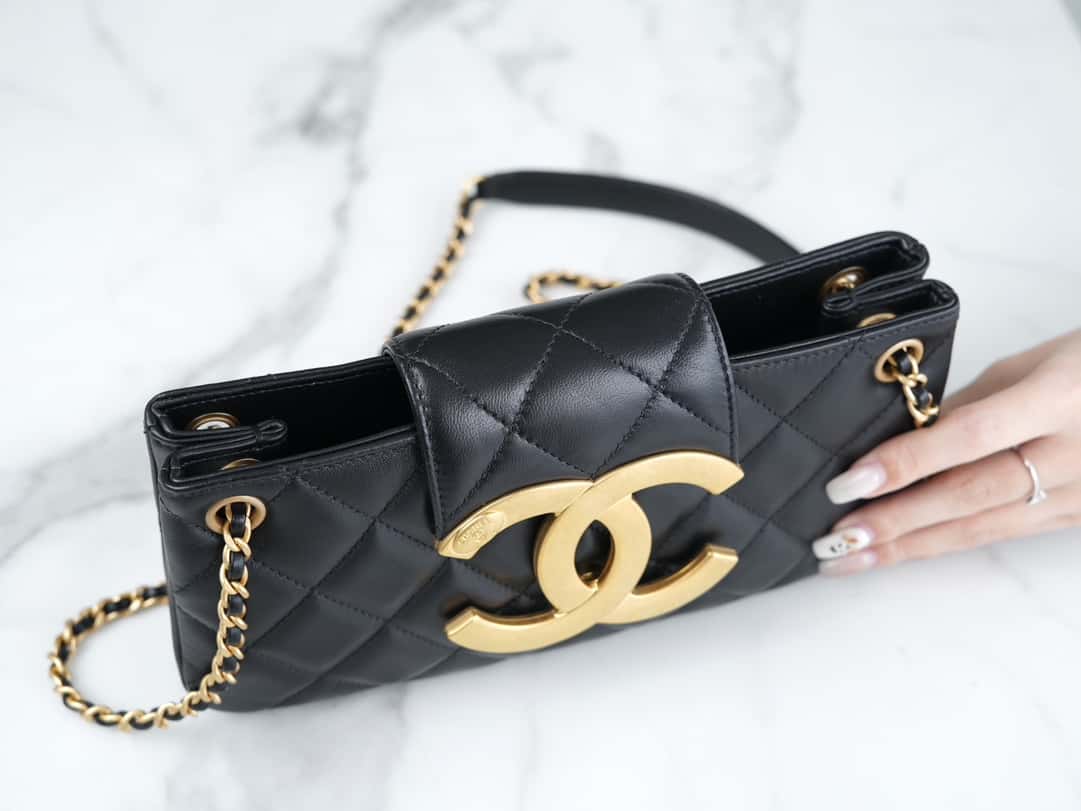 ____________ ______ Vintage Logo Quilted Lambskin Shoulder Bag 11.5x24x4.5cm
