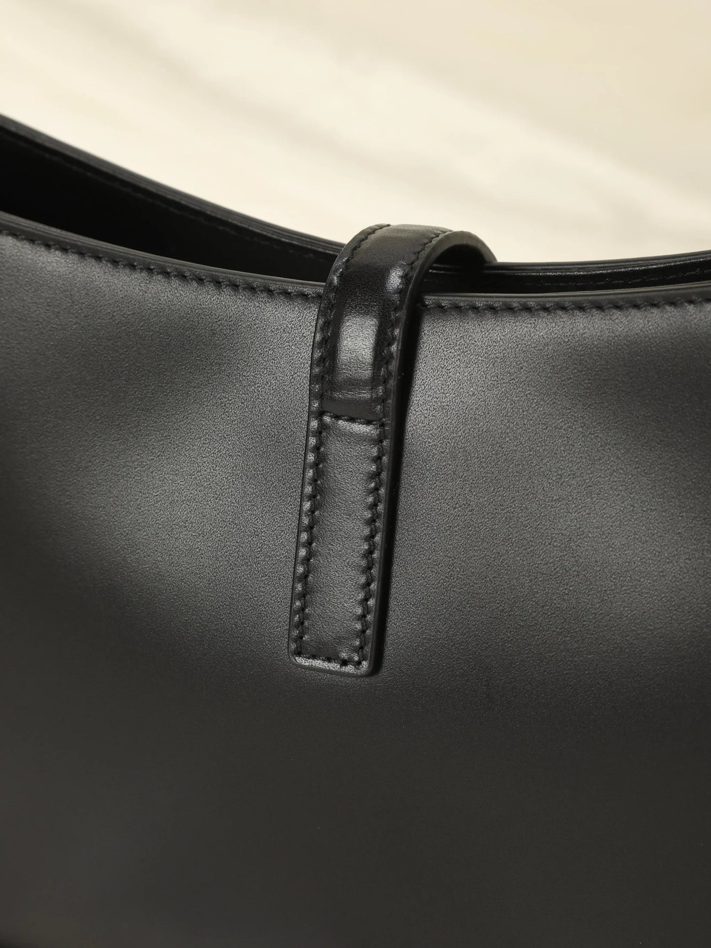 Saint Laurent Le 5 _ 7 Hobo Bag In Patent Leather - Black - Women