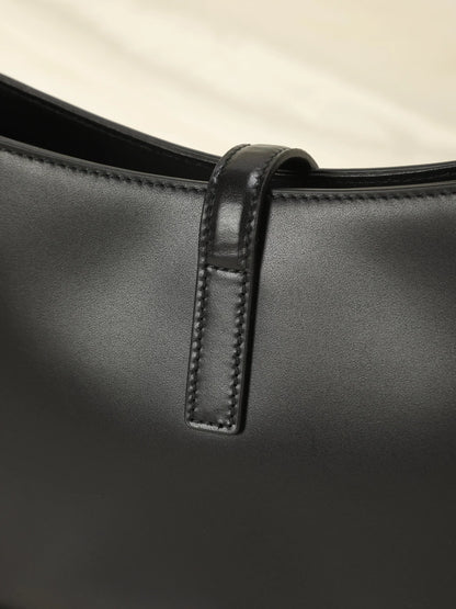 Saint Laurent Le 5 _ 7 Hobo Bag In Patent Leather - Black - Women