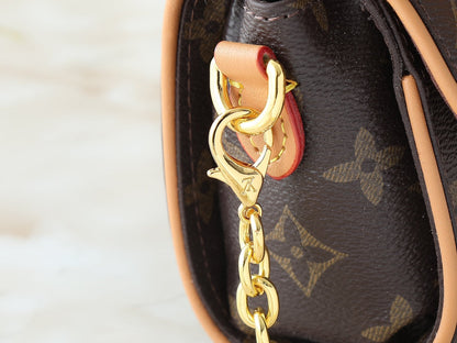 LV Pochette Camille 20.5 _ 11 _ 6 cm