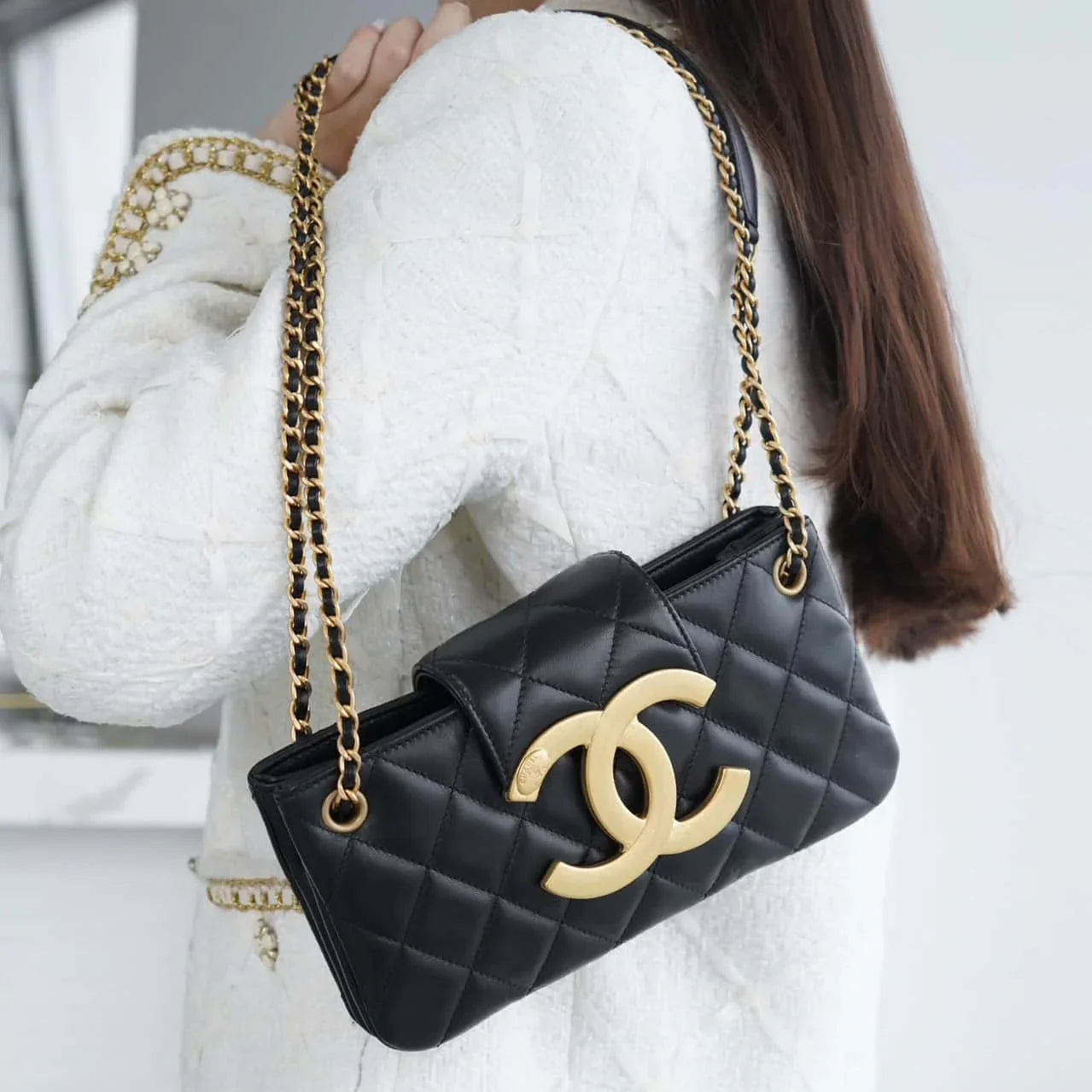____________ ______ Vintage Logo Quilted Lambskin Shoulder Bag 11.5x24x4.5cm
