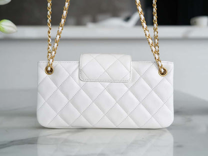 ____________ ______ Vintage Logo Quilted Lambskin Shoulder Bag 11.5x24x4.5cm