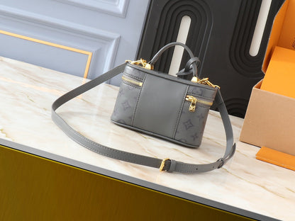 Louis Vuitton LV Vanity Chain Pouch Shoulder Bag 19_11.5_6.5cm
