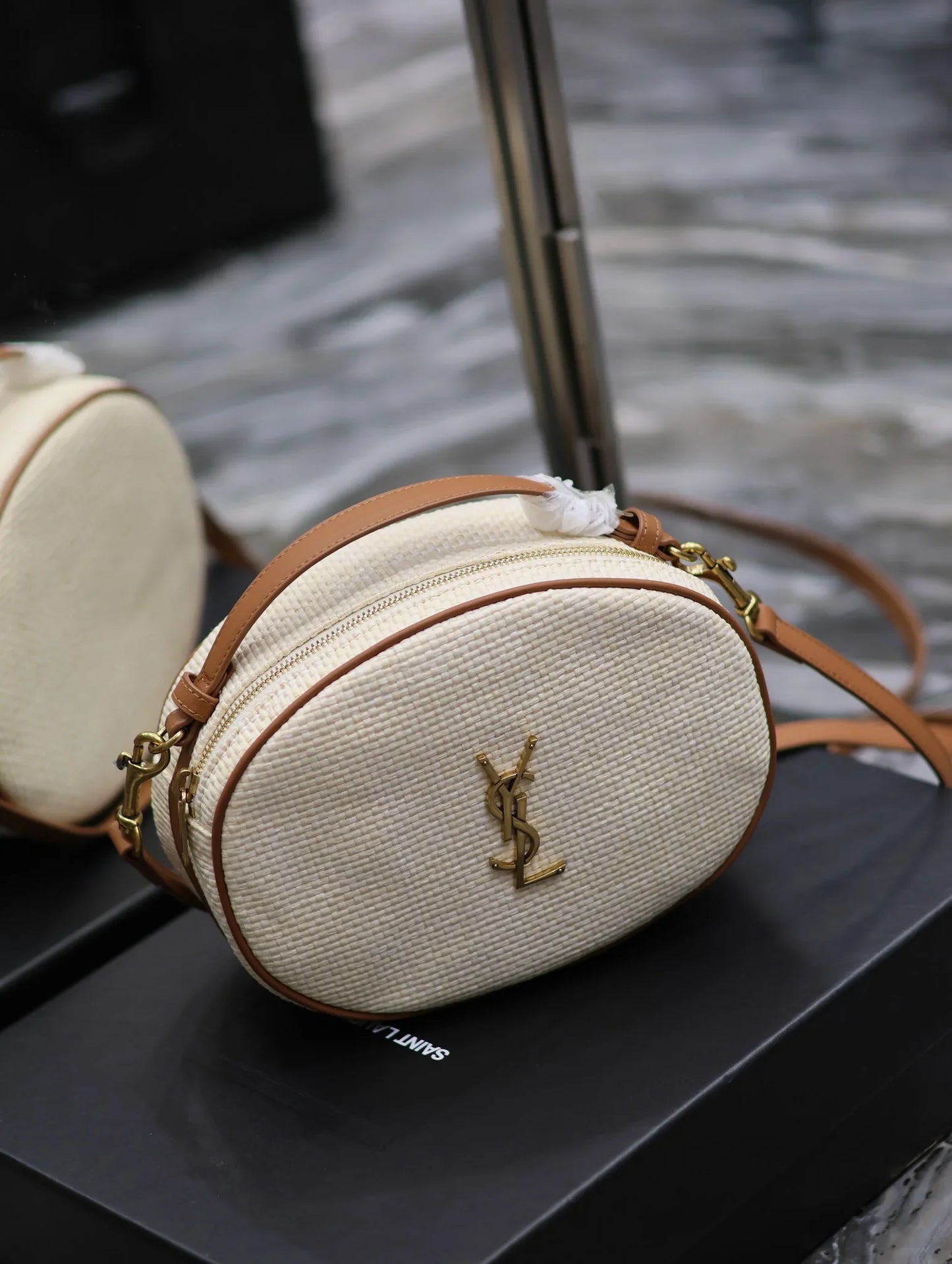YSL Leather-trimmed raffia shoulder bag - 22_16.5_6cm