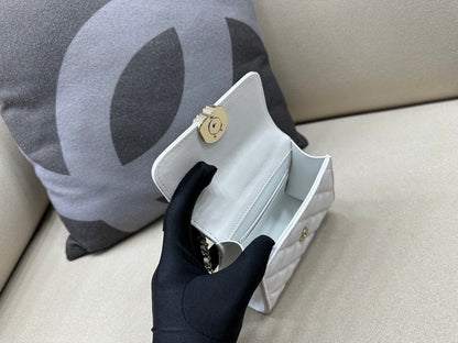 CC Clutch With Chain Caviar White 12 _ 15 _ 6 cm