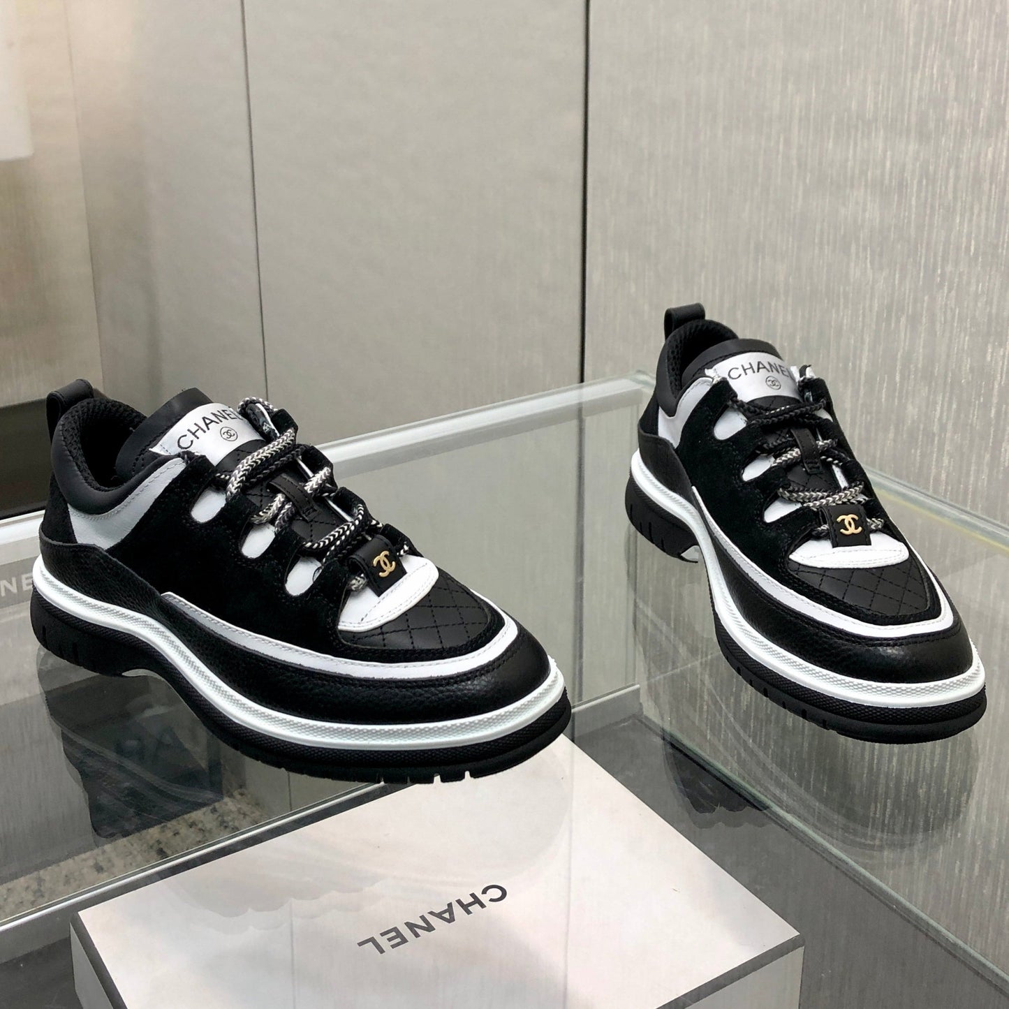 LOW TOP CASUAL SHOES IN BLACK MIX WHITE LAMBSKIN AND SUEDE