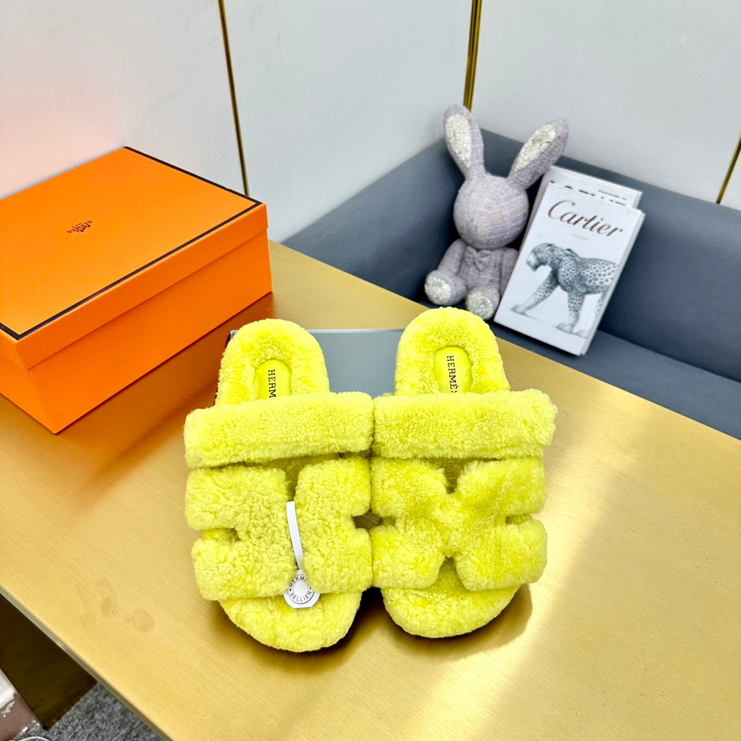 CHYPRE SANDAL IN SUNSHINE YELLOW SHEARLING